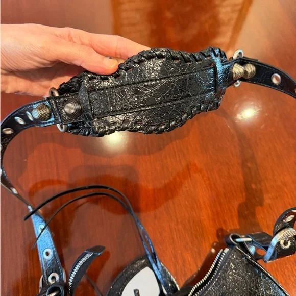 Super gorgeous like new balenciaga label bag moto bag super adorable! - Picture 4 of 7